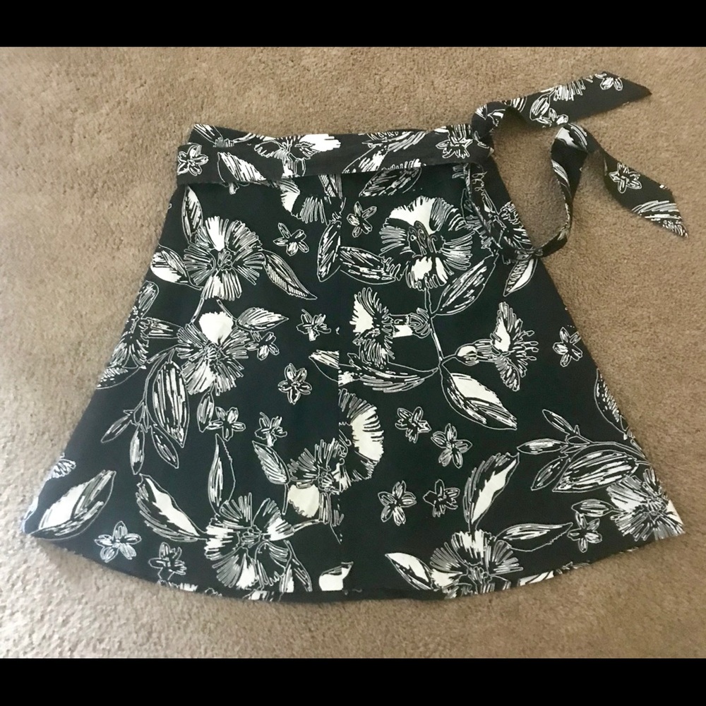 Merona Target 100% Linen Black and White Floral Skirt